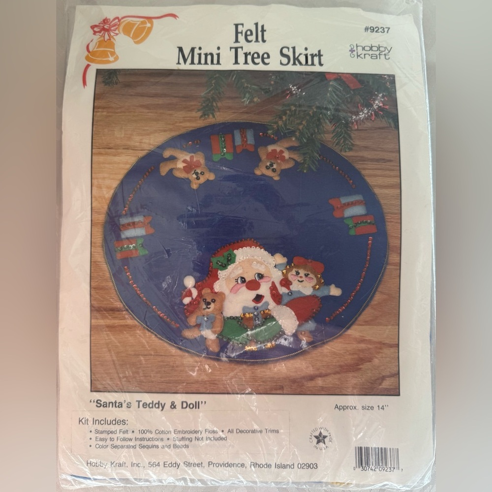 VTG Hobby Kraft Felt Mini Tree Skirt Kit Santa with Teddy Bear and Doll New 9237